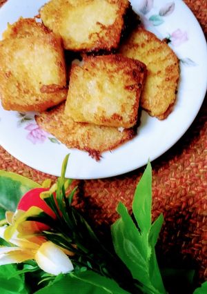 A picture of French toast.
