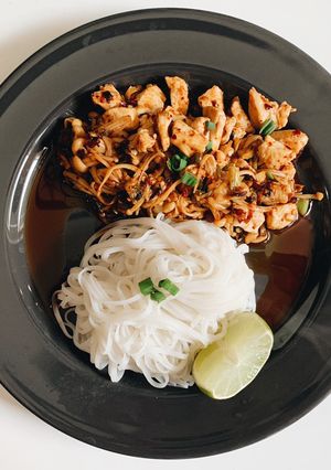 รูปของ ไก่ผัดน้ำมันพริกเหล่ากันมา Laoganma