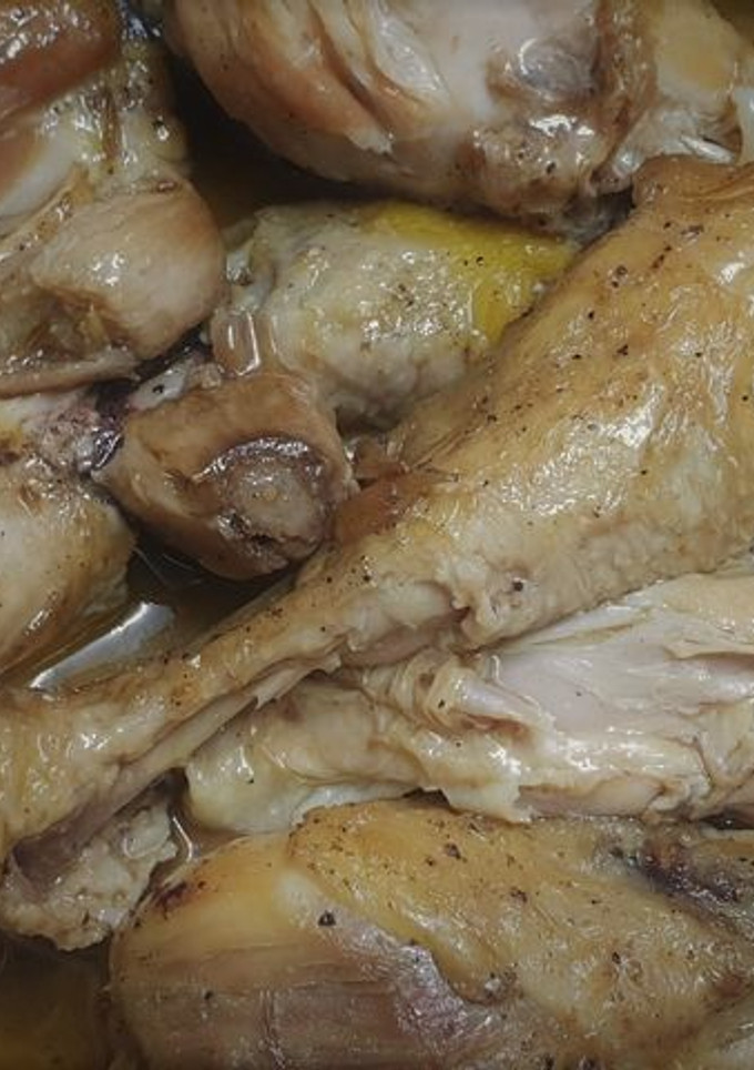 Una foto de Muslos de pollo al ajo en olla lenta