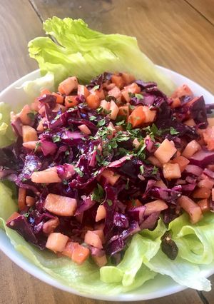 Une photo de Salade de chou rouge-pomme-carotte