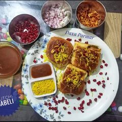 A picture of Kutchi Dabeli (Gujarati Style).