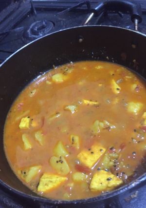 A picture of Panchpooran aloo paneer.