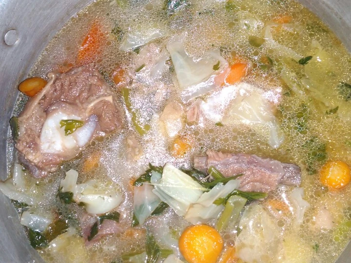Cara Mudah Menyiapkan Resep Sayur sop tulang sapi Anti Ribet, Menggugah Selera