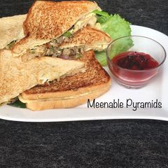 A picture of Egg tuna toast.