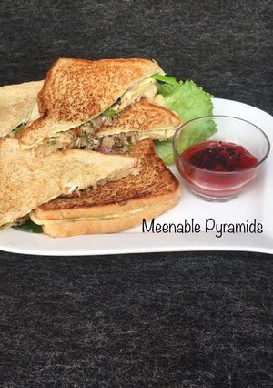 A picture of Egg tuna toast.