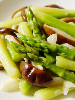 【厚生廚房】香菇炒蘆筍 的食譜成品照片