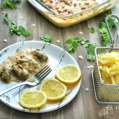 A picture of Kofta_in_tahini_sauce.
