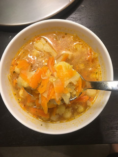 Una foto de 🤤😋SOPA DE COLIFLOR 🥕 🍲