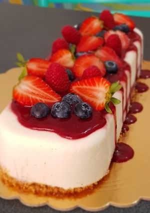 Foto di Mattonella yogurt frutti di bosco e fragole