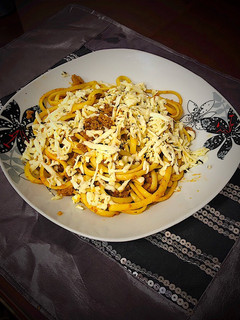 Una foto de Pasta con carne y mozarrella