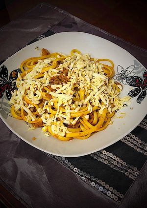 Una foto de Pasta con carne y mozarrella