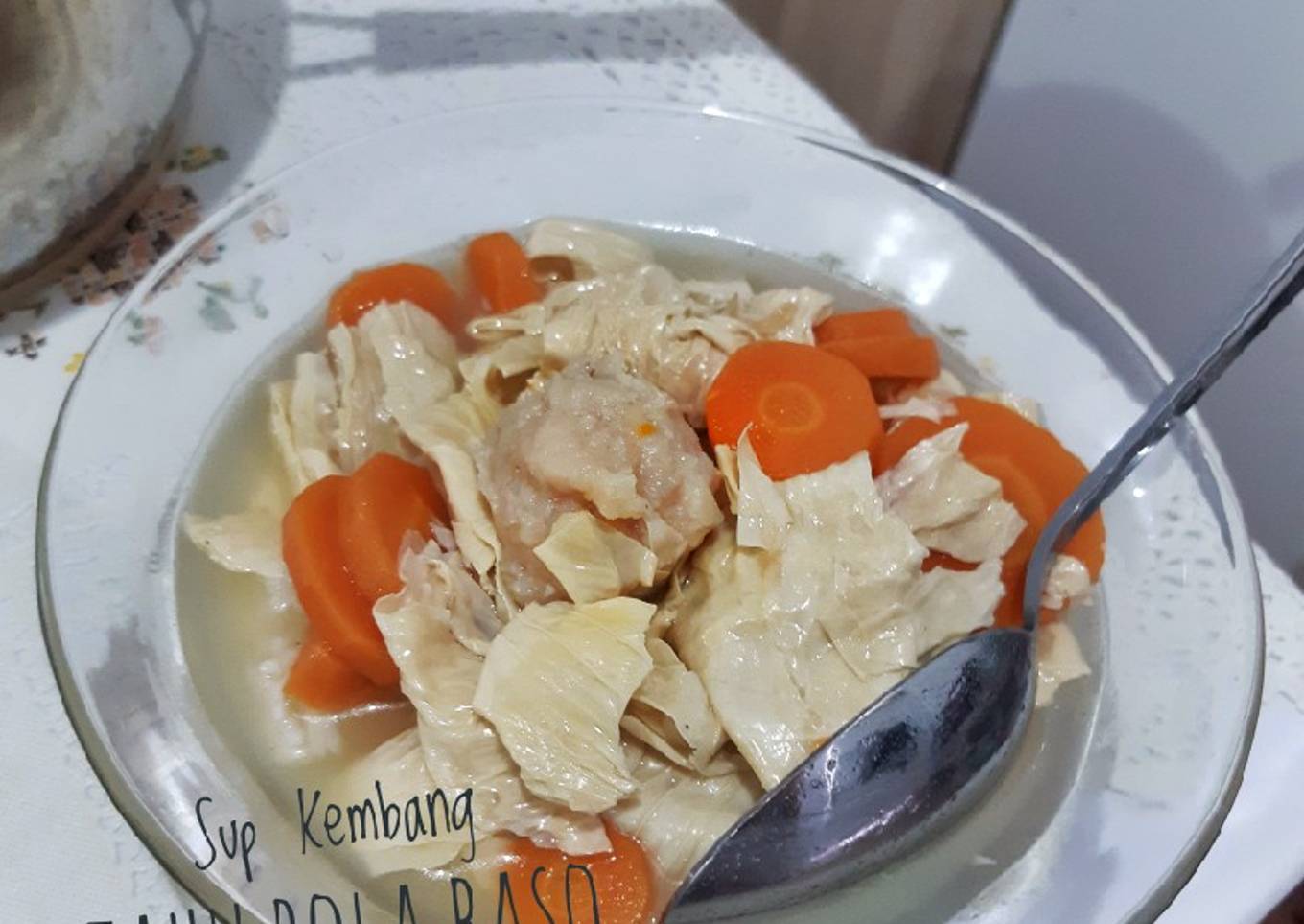 36. Sup Kembang Tahu Bola Babi