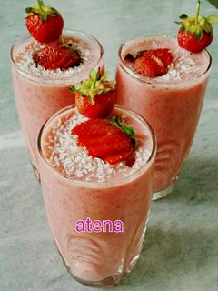 عکسی از دستور میلک شیک توت فرنگی آتنا