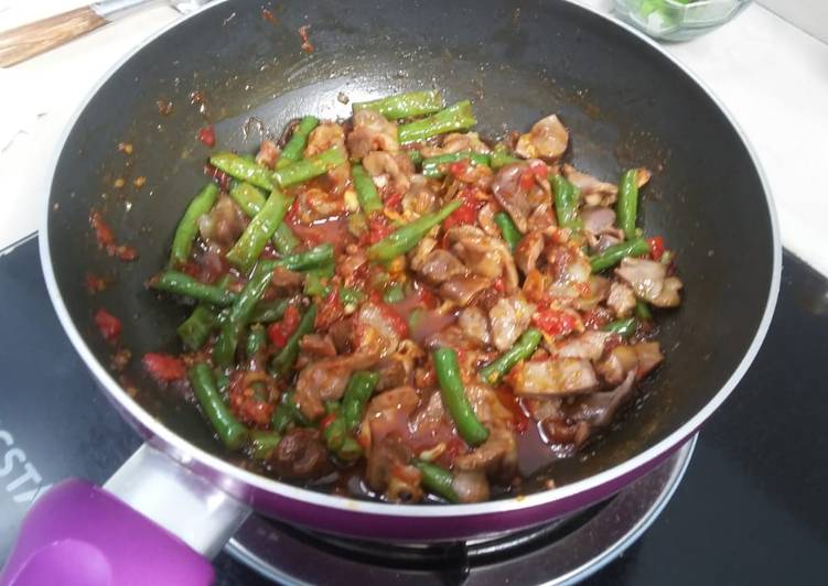 Cara Gampang Menyiapkan Oseng Ampela kacang panjang Anti Gagal