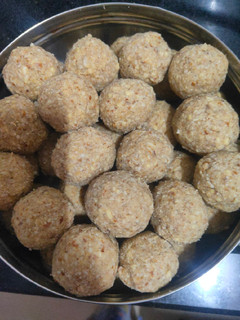 A picture of Dry fruit laddu.