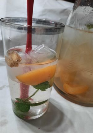 Una foto de Menta, jengibre jugo refrescante
