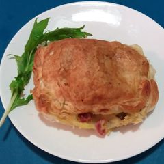 A picture of Jumbo Cornish Pasties. 🇦🇺 ☺️💖🧞‍♂️🥕🥓🍗🧀 🍇😍.