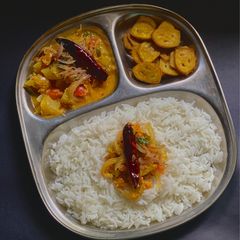 A picture of Kerala style Raw Papaya Pulinkari - Sadya dish.