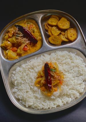 A picture of Kerala style Raw Papaya Pulinkari - Sadya dish.