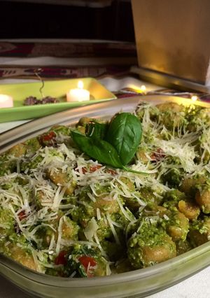 Una foto de Pesto de albahaca y palta con ñoquis de zapallo caseros 😍