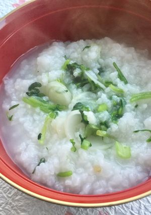 A picture of Japanese New Year's Seven Herb Porridge.