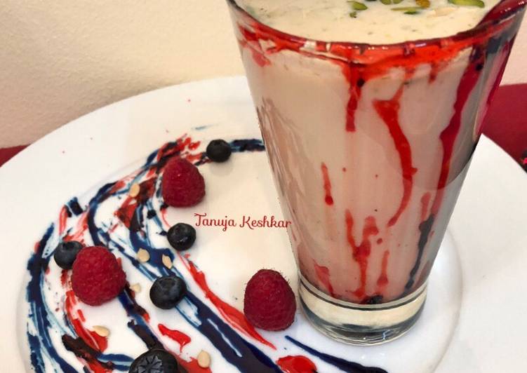 Simple Way to Make Award-winning Raspberry and blueberry Thandai