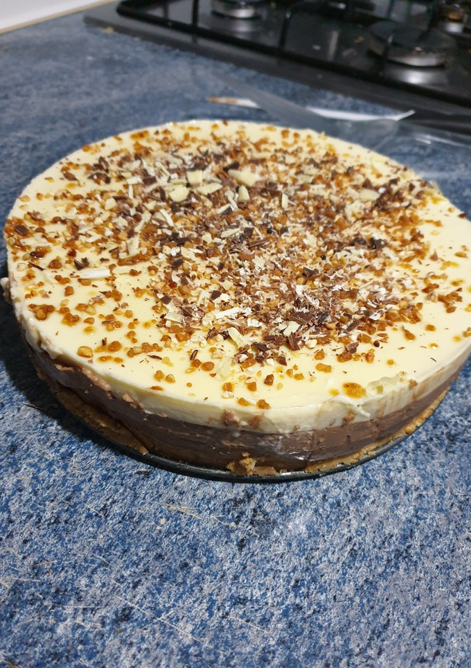 Una foto de Tarta a los tres chocolates