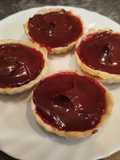 Tartaletas de masa quebrada con mermelada casera y crema de chocolate