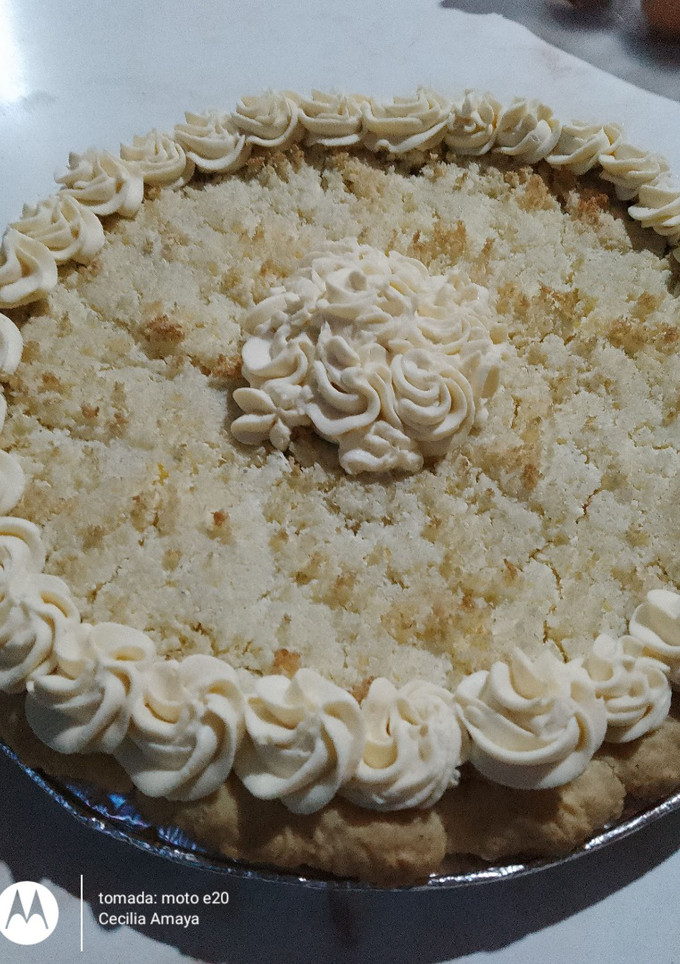 Una foto de Tarta de coco con crema chantilly