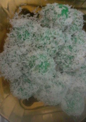 Foto resep Klepon gula merah dan coklat lumer.