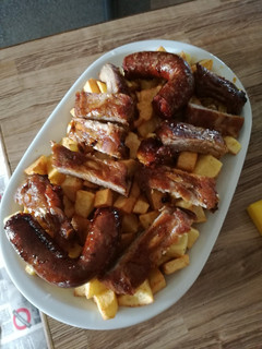 Una foto de Costilla y chorizos al horno