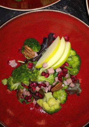 Una foto de Ensalada de brócoli