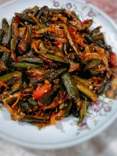 भिंडी मसाला (Bhindi masala recipe in Hindi) रेसिपी मुख्य फोटो
