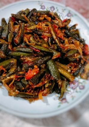 भिंडी मसाला (Bhindi masala recipe in Hindi) रेसिपी मुख्य फोटो