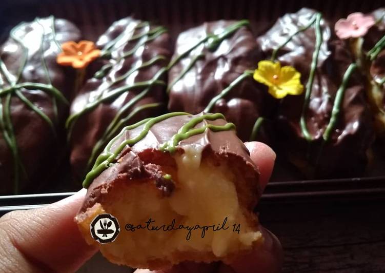 Chocolate éclairs
