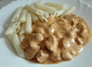 Tejfölös, mustáros sertéstokány recept fotója