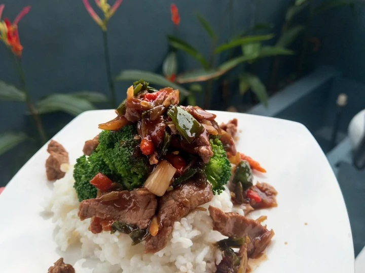 Langkah Gampang Membuat Resep Sapi Lada Hitam dg Brokoli yang Enak