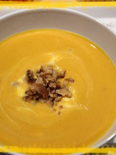 Une photo de Velouté d'automne aux courges et châtaignes
