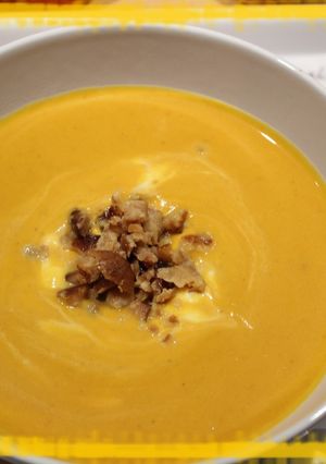 Une photo de Velouté d'automne aux courges et châtaignes