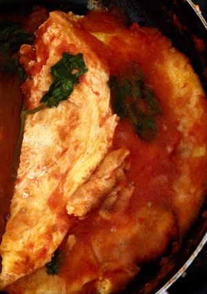 Una foto de Huevo en salsa de tomate