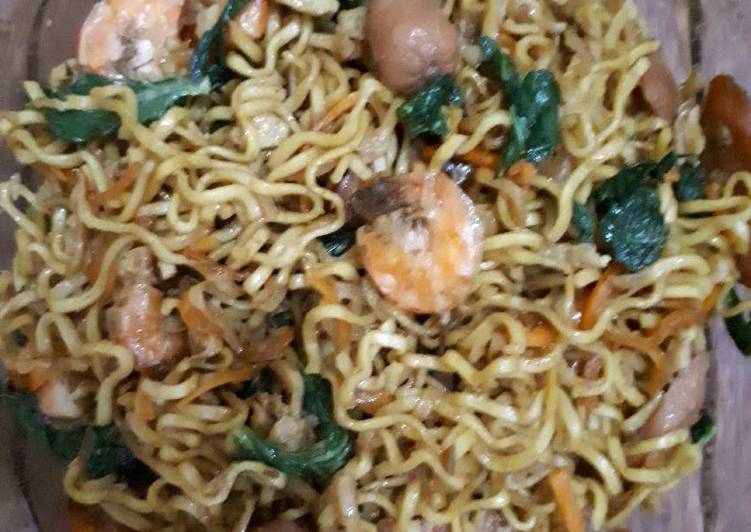 Bagaimana Menyiapkan Mie Goreng Special, Lezat Sekali