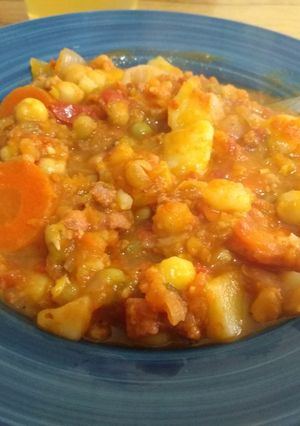 Una foto de Guiso de garbanzos y arvejas 🍛