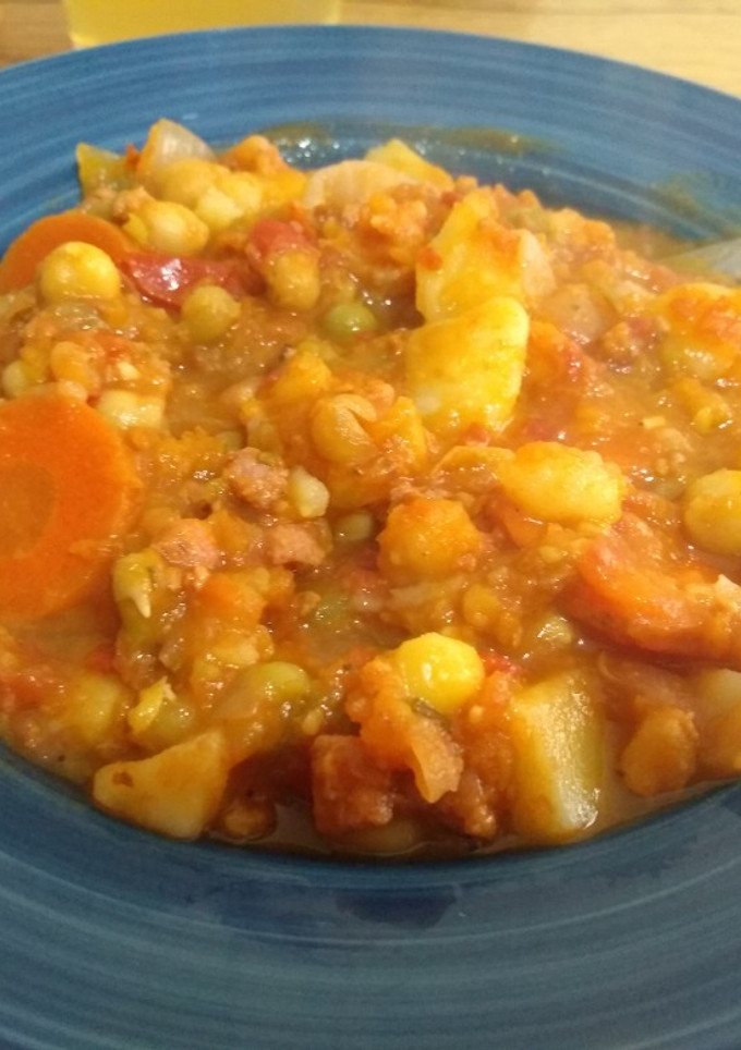 Una foto de Guiso de garbanzos y arvejas 🍛