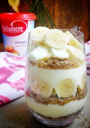 A picture of Lemon biscuit yogurt parfait.