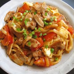 A picture of Stir-fried Udon with Tomato, Pork & Egg.