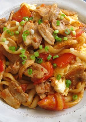 A picture of Stir-fried Udon with Tomato, Pork & Egg.