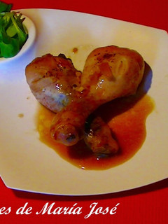 Una foto de Muslos de pollo con almendras