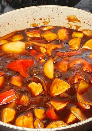 A picture of My Chicken and Mango in Sweet 'n' Sour Sauce 😚.