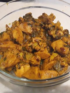 صورة لوصفة ايدام دجاج والزهرة الهندي 😍🍲