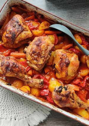 Ofenhähnchen auf Gemüse in Tomatensauce Rezepthauptbild